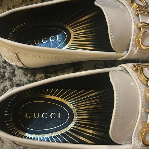 Gucci Logo Plaque Moccasin Leather Loafers - Picture 5 of 16